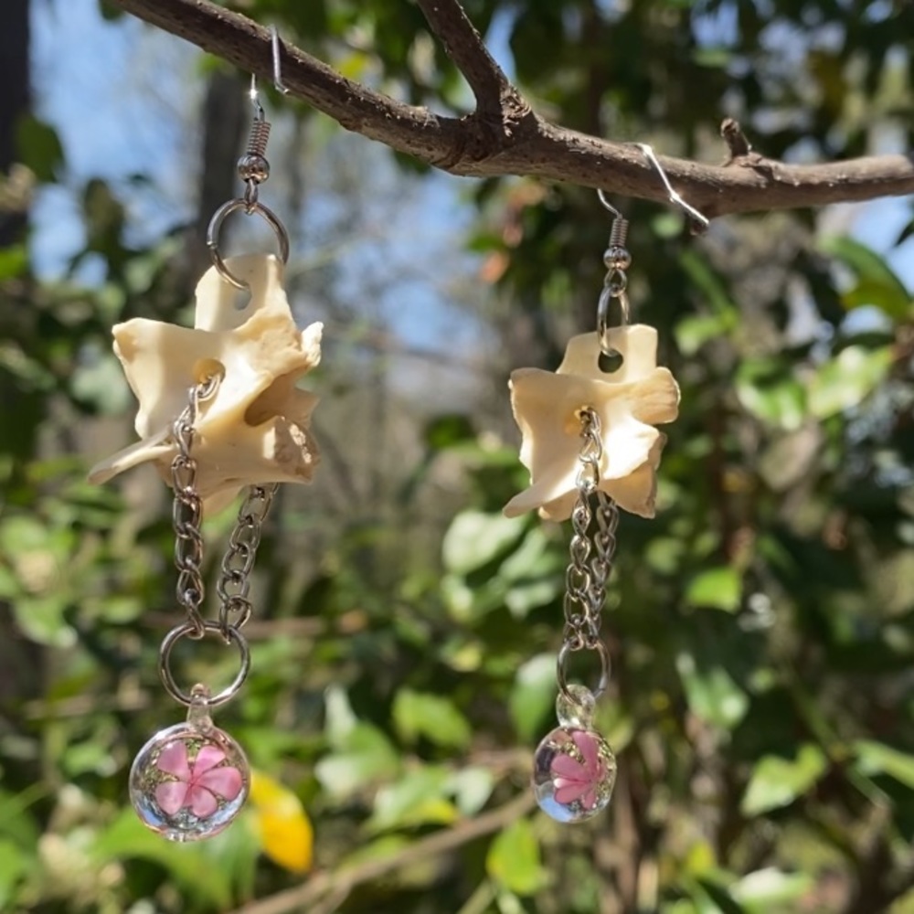 Real Possum Vertebrae Glass Flower 🌸 Charm Earrings - Picture 8 of 17